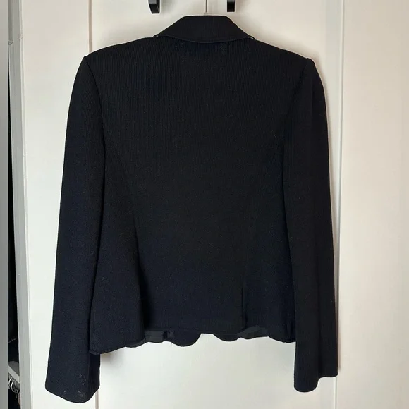 VINTAGE ST. JOHN Black Knit Crepe Boucle Blazer with gold pearl buttons - Picture 2 of 5